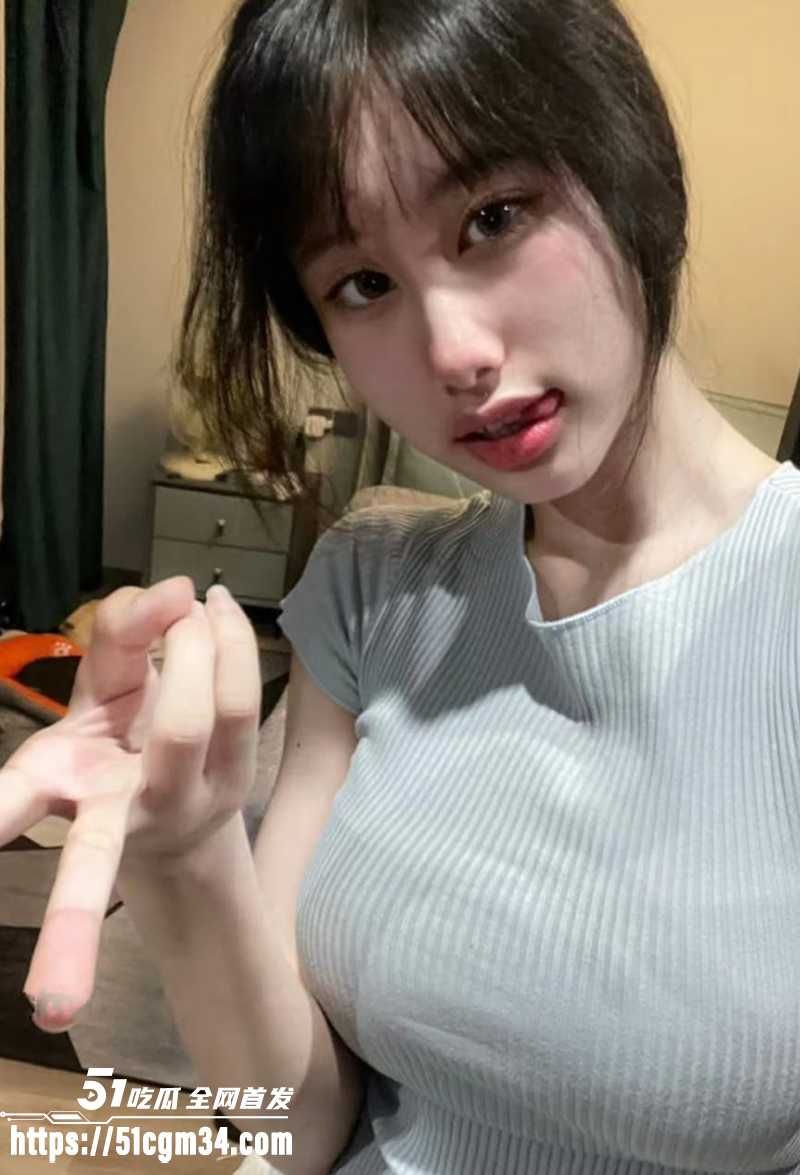 成都爆奶学妹 韩婷 发自拍骚片勾引男友 玩圆珠笔怼穴插肛 淫到极致