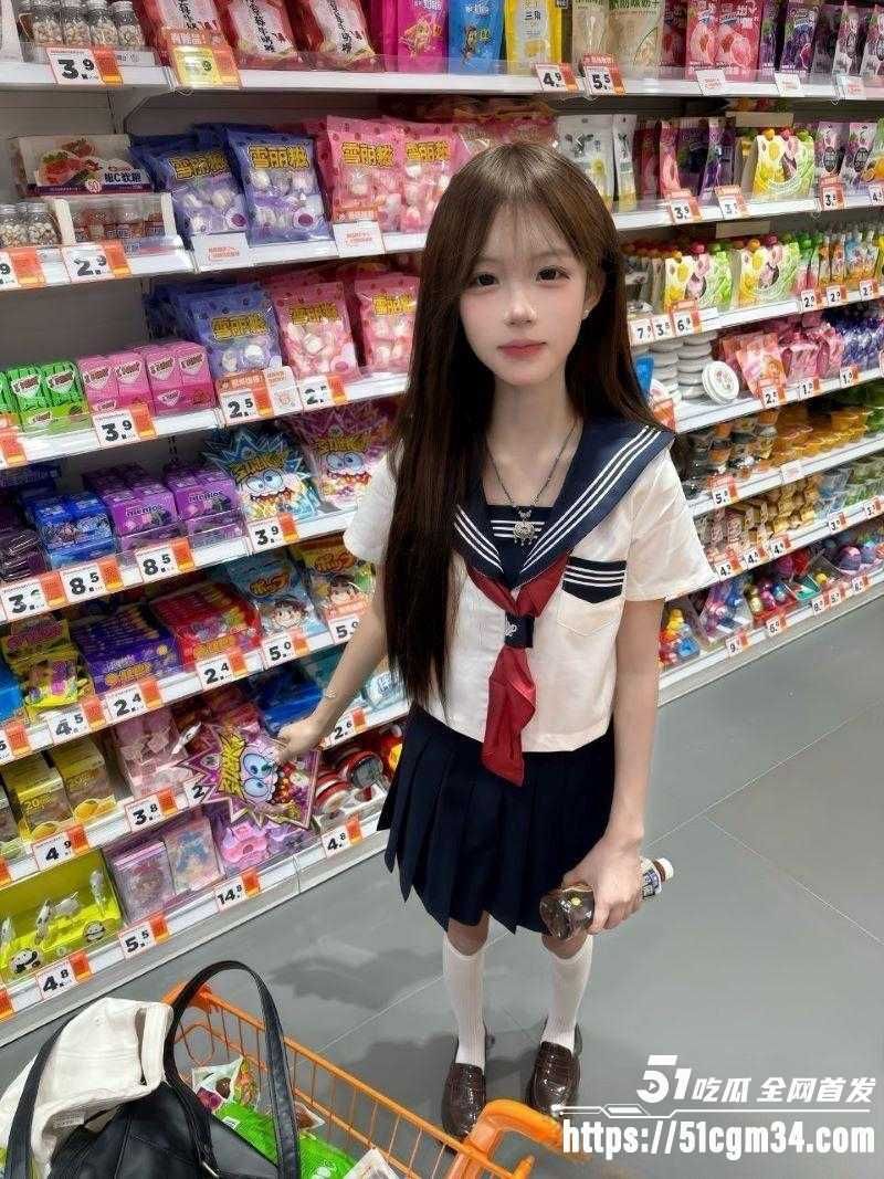 河南约炮大神 小远ovo 嫖客日常vlog 萝莉姐妹花同时侍寝 肥美馒头逼汁水四溢！